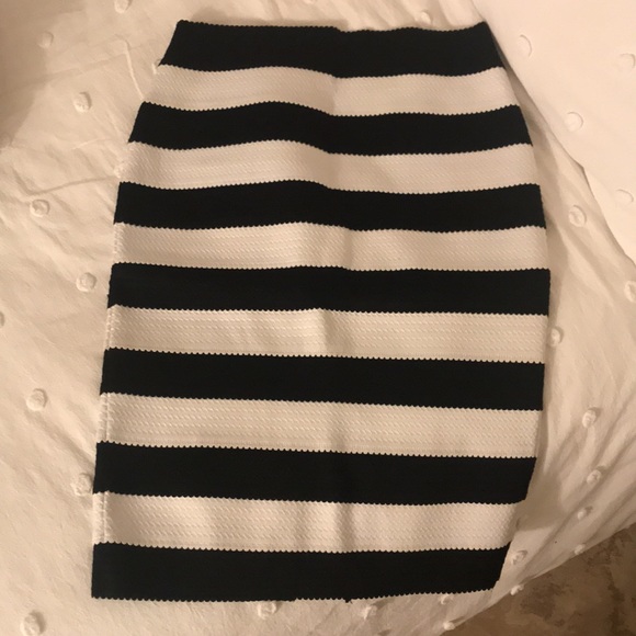 Express black and white striped body con skirt. - Picture 3 of 4